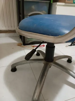 Silla azul para dormitorio o peluquería