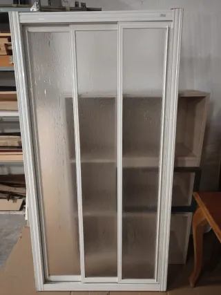 Mampara de baño cristal y plástico