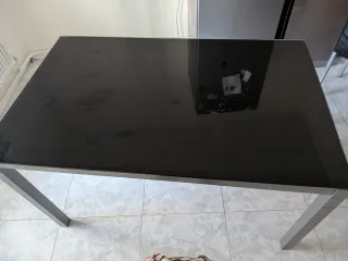 Mesa de comedor cristal negro y aluminio las patas