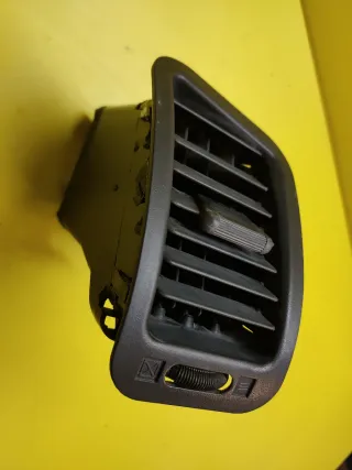 AIREADOR DELANTERO DERECHO SALPICADERO TERRANO II