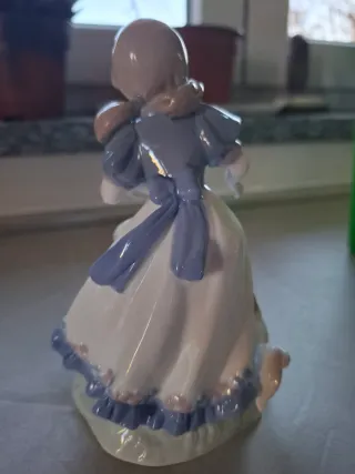 Statuetta di porcellana