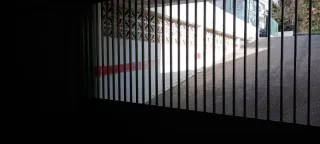 Puerta corredera garaje verde