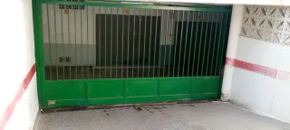 Puerta corredera garaje verde