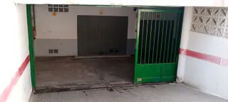 Puerta corredera garaje verde