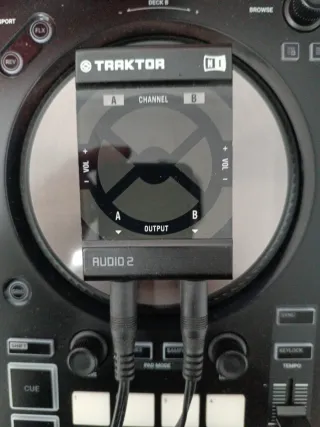 Traktor Audio 2 - Interfaz de Audio DJ