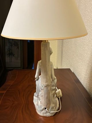 Lámpara cerámica joven con cervatillo