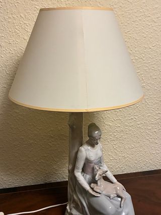 Lámpara cerámica joven con cervatillo