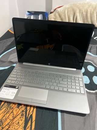 Ordenador Portátil HP Plata con Pegatina Monster