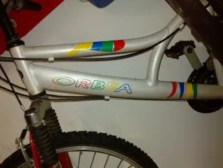 Bicicleta Orbea plateada