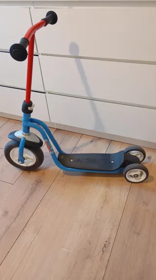 Patinete Puky azul y rojo