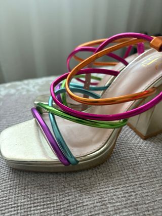 Sandalias de fiesta tacón ancho multicolor