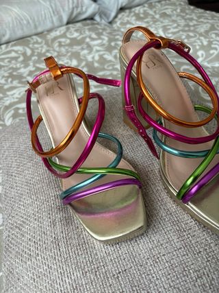 Sandalias de fiesta tacón ancho multicolor