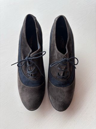 Zapatos de cordón con tacón