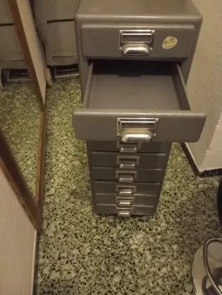 Mesita auxiliar con ruedas