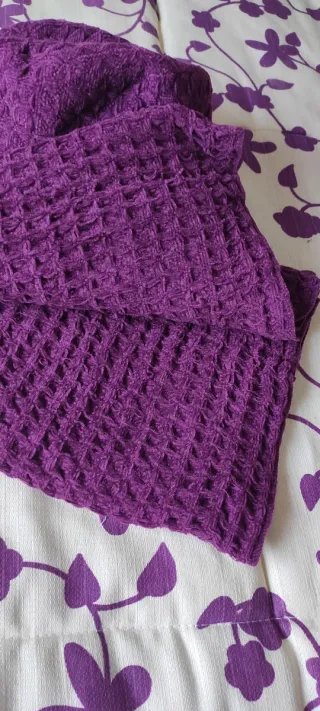 Gorro y bufanda morados mujer