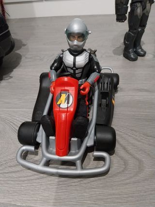 Coche de carreras con piloto