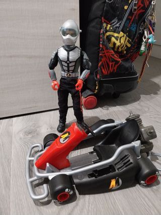 Coche de carreras con piloto