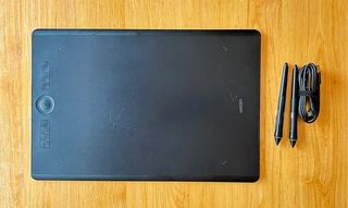 Tableta Gráfica Wacom Intuos Pro (Modelo: PTH-860)