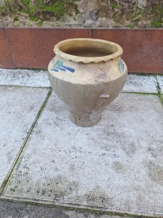 Orza antigua de cerámica