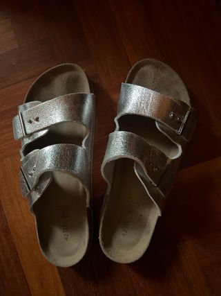 Sandalias planas plateadas