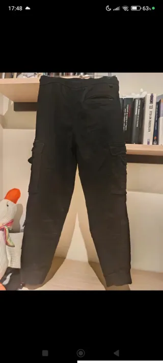 Pantalón cargo chico negro