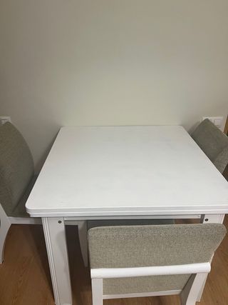 Mesa extensible comedor + 4 sillas