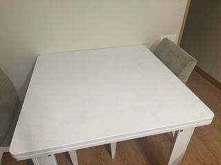 Mesa extensible comedor + 4 sillas