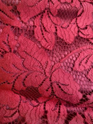 Vestido Tintoretto encaje negro y rojo