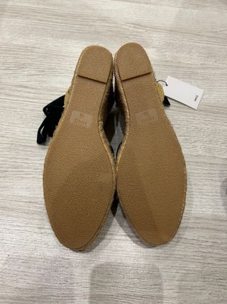 Sandalias cuña negras y beige