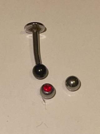 Orecchino con palline di ricambio