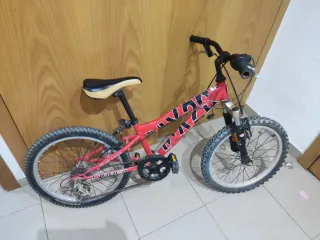 Bicicleta infantil roja