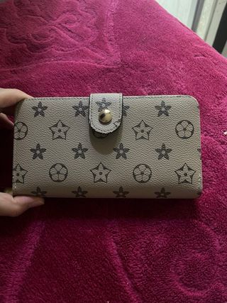 Cartera de mano beige y marrón