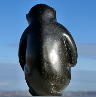 ESCULTURA EN PIEDRA MONO TALLA MÁRMOL BETEADO RARO