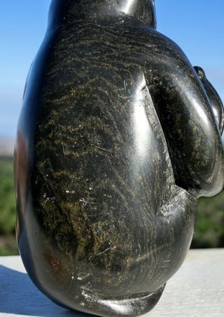 ESCULTURA EN PIEDRA MONO TALLA MÁRMOL BETEADO RARO