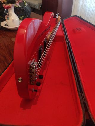 Bajo Eléctrico Hard con Estuche