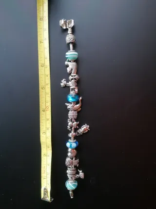 Pulsera Zajira con 17 charms color plata y azul