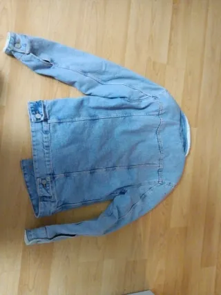 Chaqueta tejana forrada y cuello con pelo