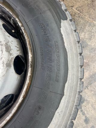 Neumáticos de camión 4 con llanta 305/70/22,5
