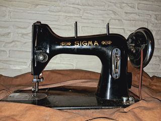 Máquina de coser Sigma antigua