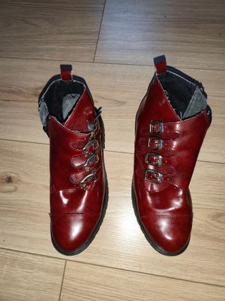 Botines Granates con Hebillas y Suela Track