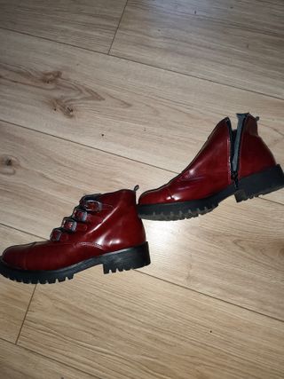 Botines Granates con Hebillas y Suela Track