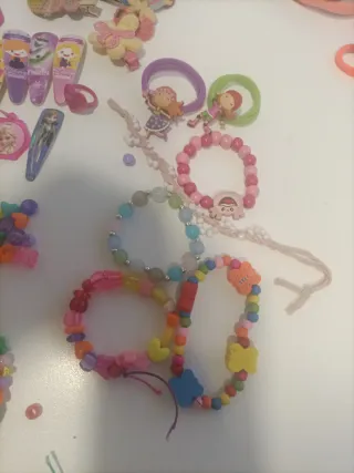 Horquillas, gomas pelo, pulseras y abalorios