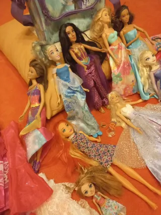 Lote de muñecas barbie y accesorios