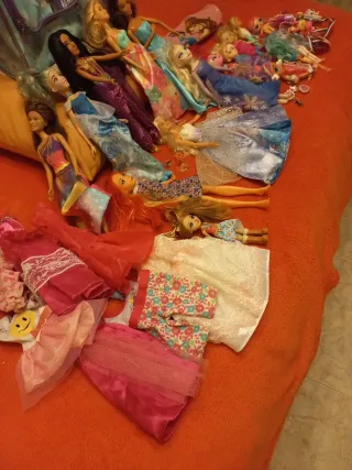Lote de muñecas barbie y accesorios