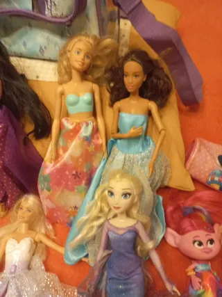 Lote de muñecas barbie y accesorios