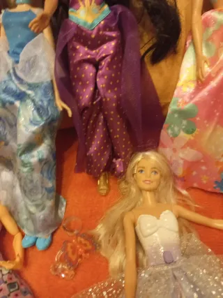 Lote de muñecas barbie y accesorios