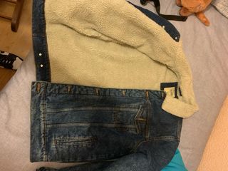 Cazadora vaquera con forro de borrego