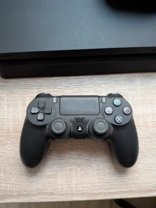 PS4 Slim 500GB + 5 Juegos + 2 Mandos