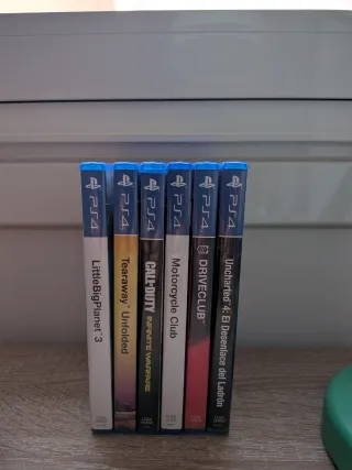 PS4 Slim 500GB + 5 Juegos + 2 Mandos