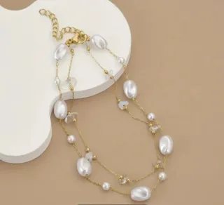 Pulsera dorada con perlas y cristales